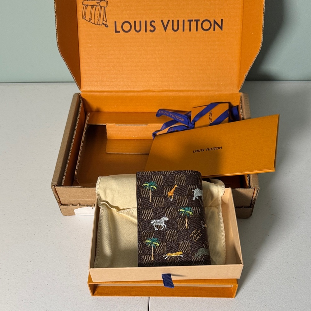 Louis Vuitton Monogram Passport Holder with Palm Tree & Elephant Print - Brown - Picture 3 of 3